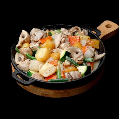 Горячая сковорода с курицей и грибами в Ролл Маркет по цене 429