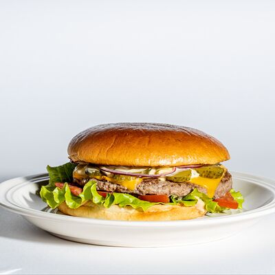 Чизбургер в Yolo по цене 910 ₽