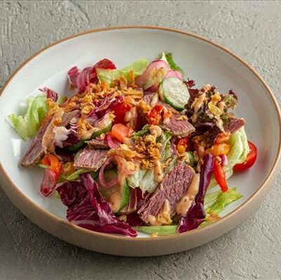 Легендарный салат с пастрами в United Butchers по цене 570 ₽