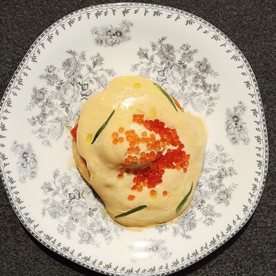 Панкейки на мацони, лосось, икра, голландский соус в Folk по цене 1340 ₽