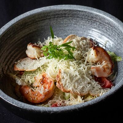 Цезарь с креветкой в Half of You по цене 815 ₽