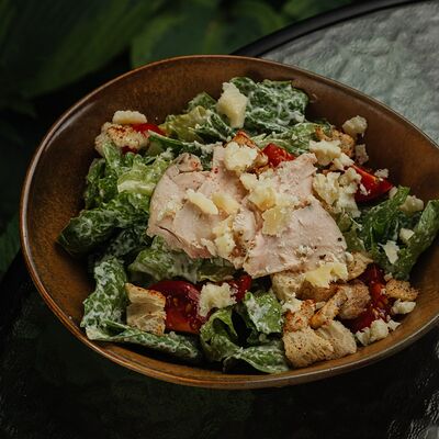 Цезарь с курицей в Yellow Kitchen & bar по цене 576 ₽