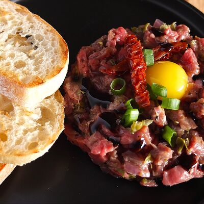 Тартар из говядины в Смоки-паб Станция по цене 950 ₽