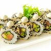 Ролл с копчёной форелью в кунжуте в Fusion Sushi по цене 17