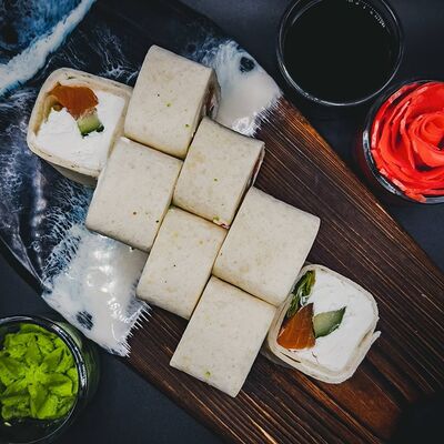 Тортилья с копченым лососем в Sushi Time по цене 615 ₽