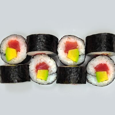 Маки с тунцом и авокадов Mad Chicken по цене 540 ₽