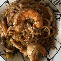 Wok с креветками в Токио