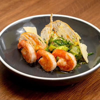 Салат с тигровыми креветками и авокадо в Il Pizzaiolo по цене 650 ₽