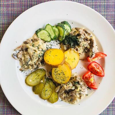 Бефстроганов из телятины в сливочном соусев Терраса по цене 1450 ₽