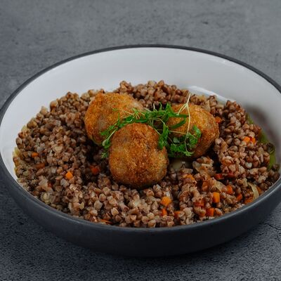 Митболы с гречкой и овощами в В угли по цене 620 ₽