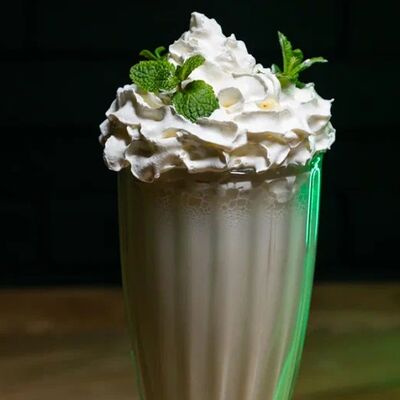 Молочный коктейль классический в Баклажан по цене 650 ₽