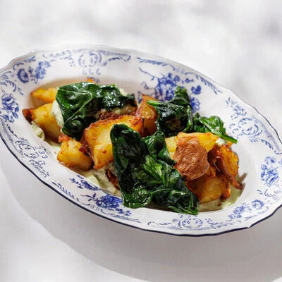 Печеный картофель, шпинат, айоли из огородных трав в Niki по цене 850 ₽