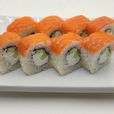 Ролл Филадельфия с авокадо в Yoshi по цене 380