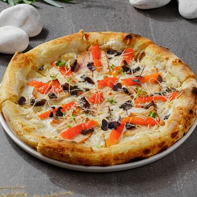 Пицца с копченой курицейв Голицынъ по цене 820 ₽