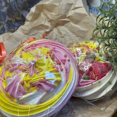 Меренга на палочке в МакоФФка Вкуса по цене 124 ₽