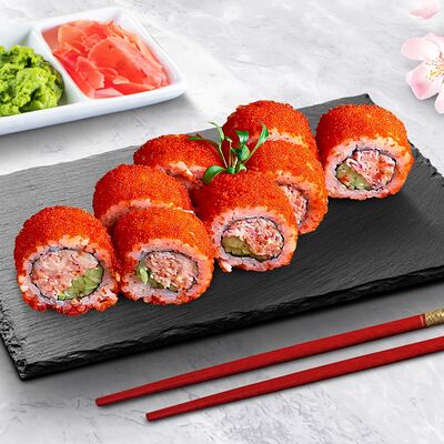 Калифорния с крабом масаго в Sushi White Lux по цене 529 ₽