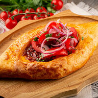 Хачапури по-аджарски с мясом в Халва