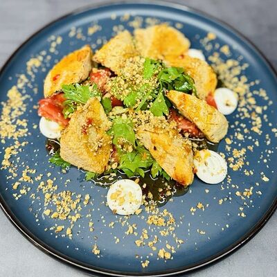 Салат из жареных баклажанов с сыром и томатами в Лось Лосось по цене 850 ₽