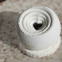 Сфера с черничным конфи в Дюшес