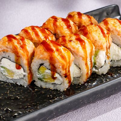 Запеченный ролл с лососем в Чайхана Пахвала по цене 790 ₽