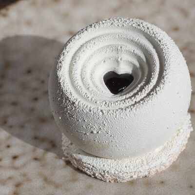 Сфера с черничным конфи в Дюшес по цене 490