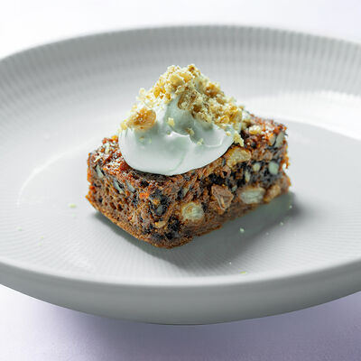 Морковный пирог с кремом маскарпоне в Бистро Рыба Мечты по цене 550 ₽