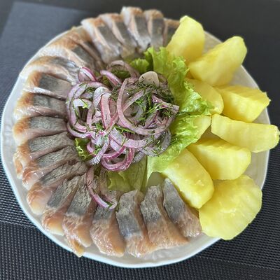 Сельдь с отварным картофелем в Хинкальная по цене 510 ₽