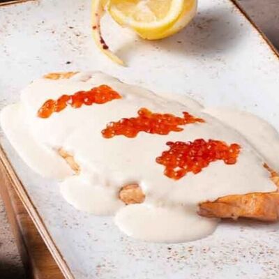 Сёмга в сливочном соусев Lariote по цене 2090 ₽