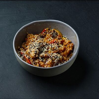 Курица в соусе Терияки с рисом и овощами в Mesto Sushi & Grill по цене 490 ₽