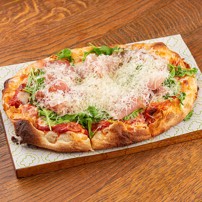 Пинса с вяленой ветчиной и рукколой в Жуй по цене 35 р.