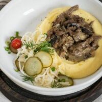 Бефстроганов в Сыроварня