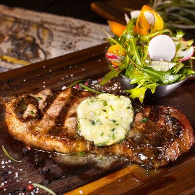 Стейк из говядины в Mama Roma по цене 714 ₽