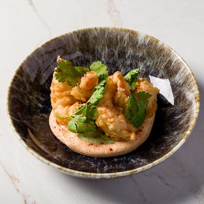 Хрустящая Креветка темпура с соусом кимчи и сметанным соусом в Шале Берёзка по цене 840 ₽