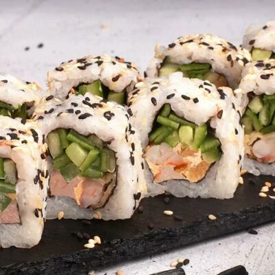 Калифорния Эби в кунжуте в Суши Мастер по цене 209 ₽