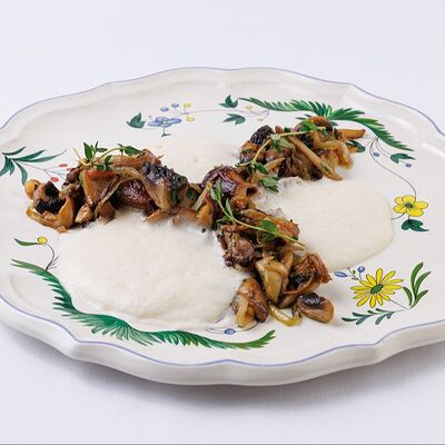 Поджаренные грибочки в Mela по цене 900 ₽