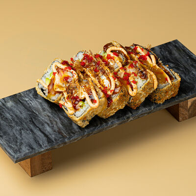 Темпура ролл с креветками и угрем в Журавль в небе Халяль по цене 1000 ₽