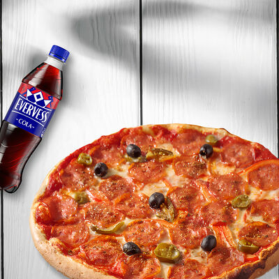 Пицца Пеперони и Evervess Кола в Перчини по цене 700 ₽