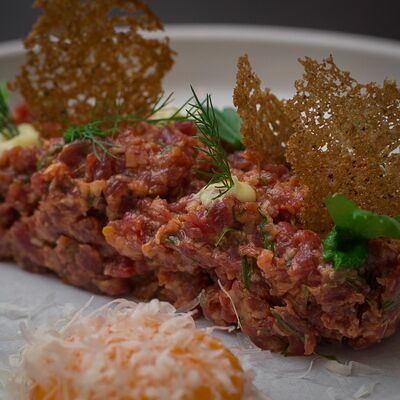 Тартар из мраморной говядины c горчичным соусом в Per Se по цене 2200 ₽