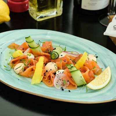 Дальневосточная нерка слабой соли с маринованным дайконом в Port Avenue по цене 1200 ₽