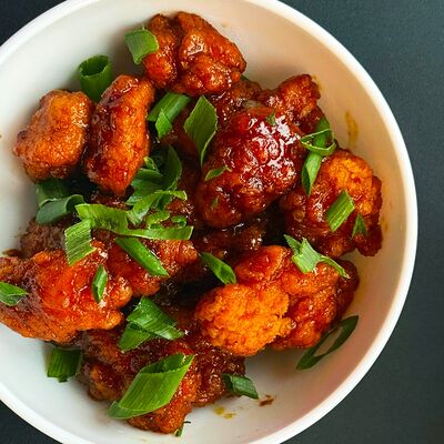 Чикен-попкорн в соусе острый барбекю в Бекки бар по цене 450 ₽