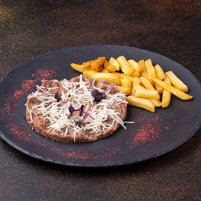 Тартар из мраморной говядины с трюфельным соусомв Trattoria Stefano по цене 1225 ₽