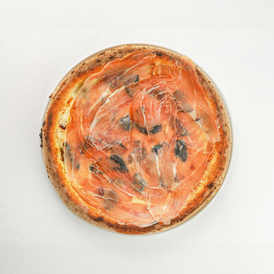 Пицца с таледжио, белыми грибами и пармой в La Scala Trattoria Ignazio по цене 78 р.