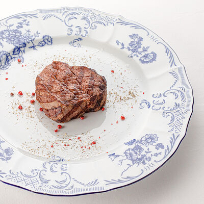 Говяжья вырезка в Обломов по цене 3570 ₽