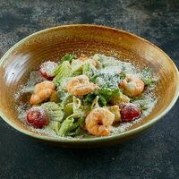 Цезарь с креветками в Двор Помидор