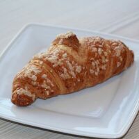 Круассан с ягодой в Buffet