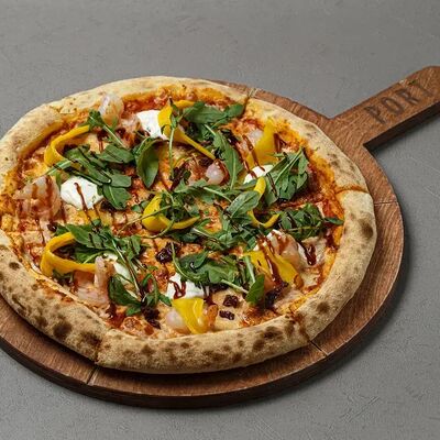 Пицца с манго, креветками и сливочной страчателлой в Диккенс по цене 820 ₽