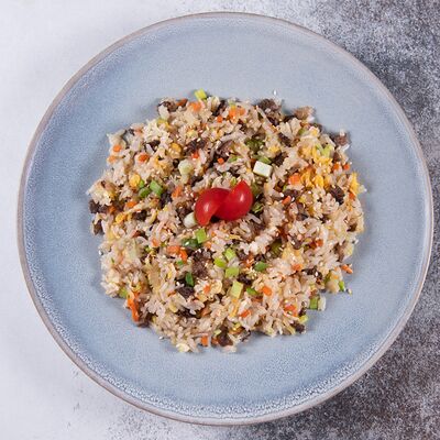 Жареный рис с говядиной в Soju по цене 880 ₽