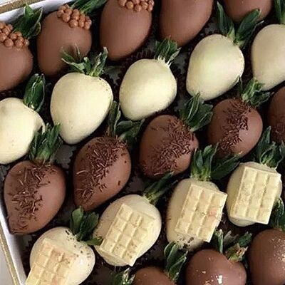 Набор радости №25 в Мос клубника в шоколаде по цене 5100 ₽