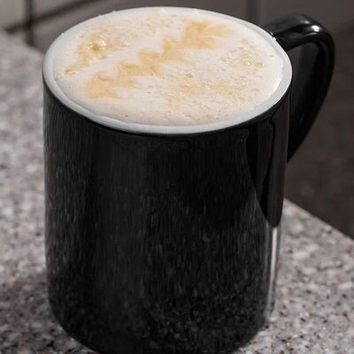 Латте банан-соленая карамель в People по цене 380 ₽