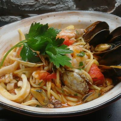 Спагетти двойной порции Морепродукты в Perbacco Italian Restobar по цене 1140 ₽